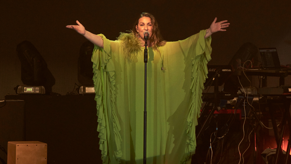 Niña Pastori en otoño